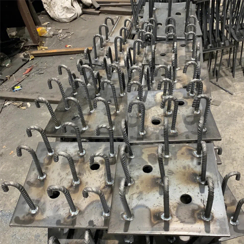 图纸中如何确定阿克苏预埋件的位置？